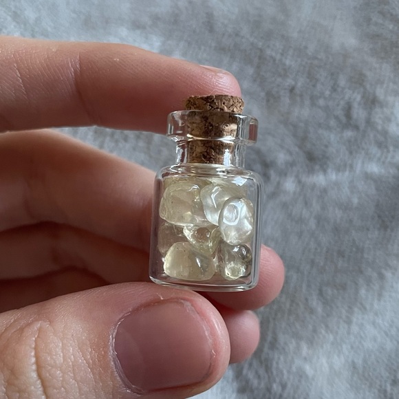 High quality citrine dendritic inclusion chip bottle - Picture 3 of 3